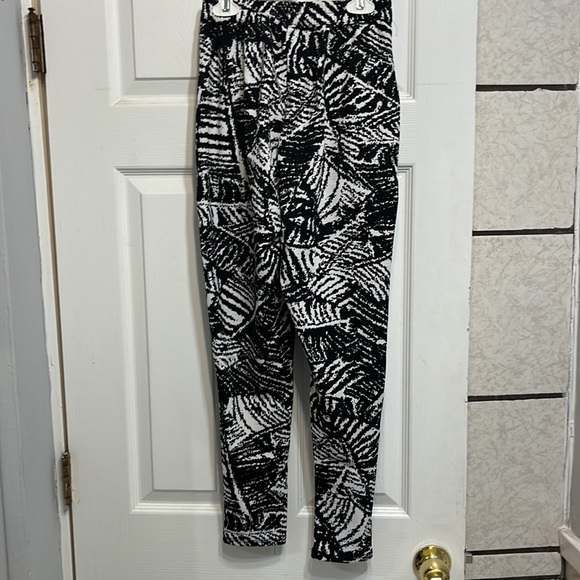 2B Bebe dress pants - Picture 3 of 3